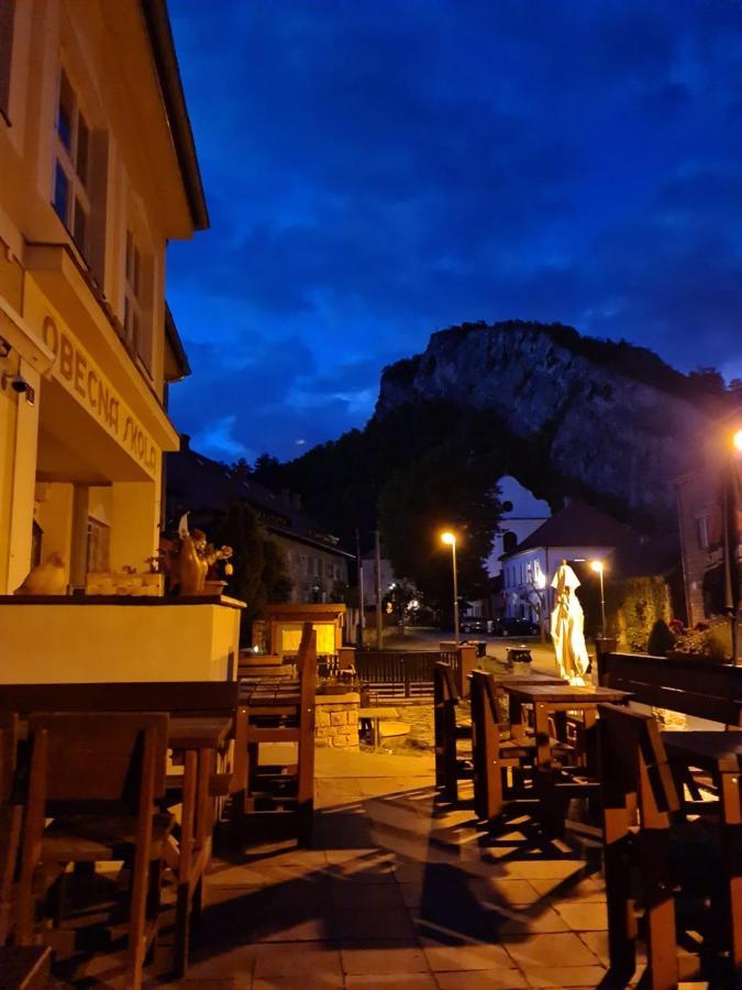 Hotel Obecna Skola Svatý Jan pod Skalou Kültér fotó