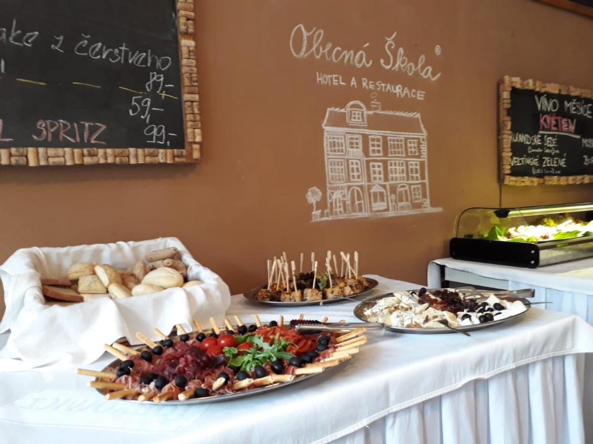 Hotel Obecna Skola Svatý Jan pod Skalou Kültér fotó